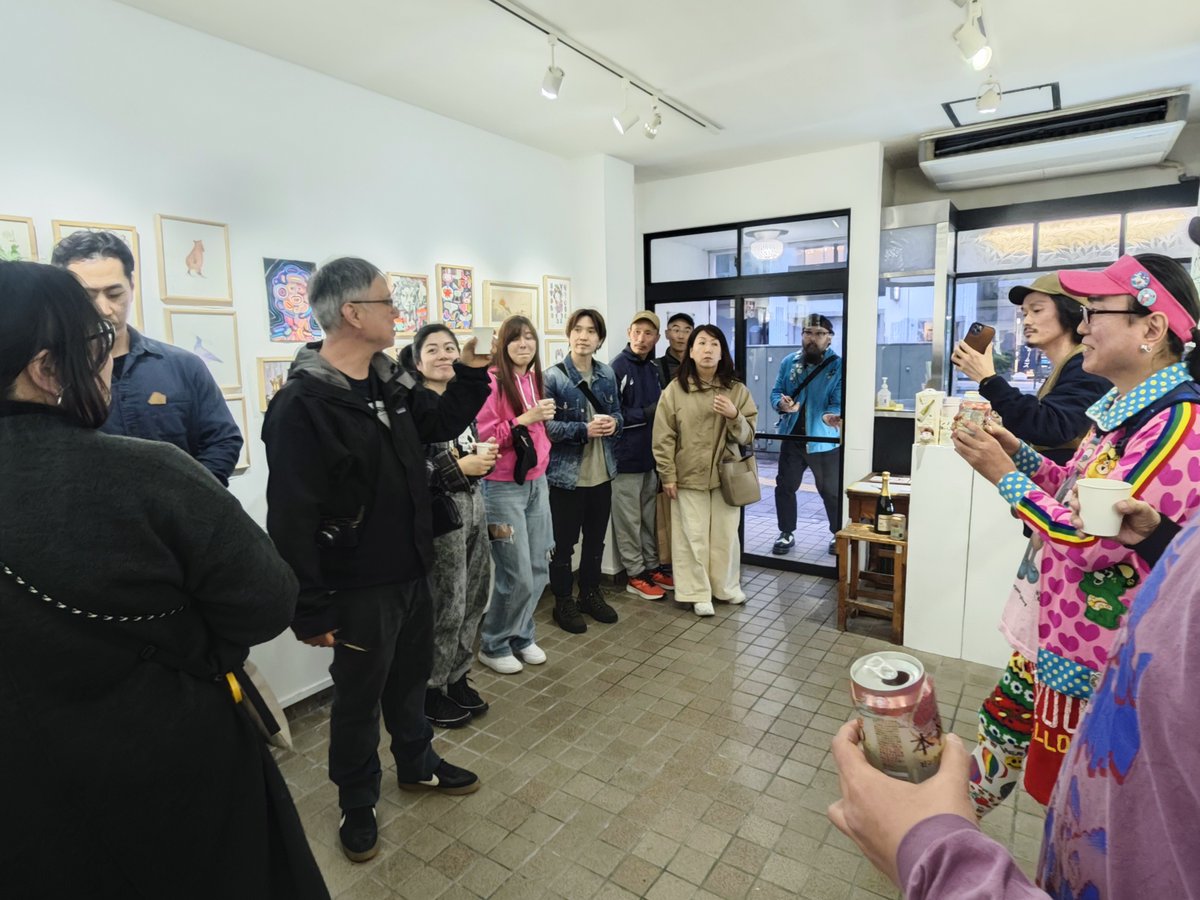 hortense667's tweet image. 御徒町のmograg galleryで『GIANT ROBOT』の30周年展、ご飯のついでにようす見るつもりが「どうぞ」と言われてみてきた。
『GIANT ROBOT』はうちにも何冊かある米国のアジア系ポップカルチャー誌。
白根ゆたんぽさんや寺田 克也さんの作品などもあり。
@mograggarage
@giant_robot