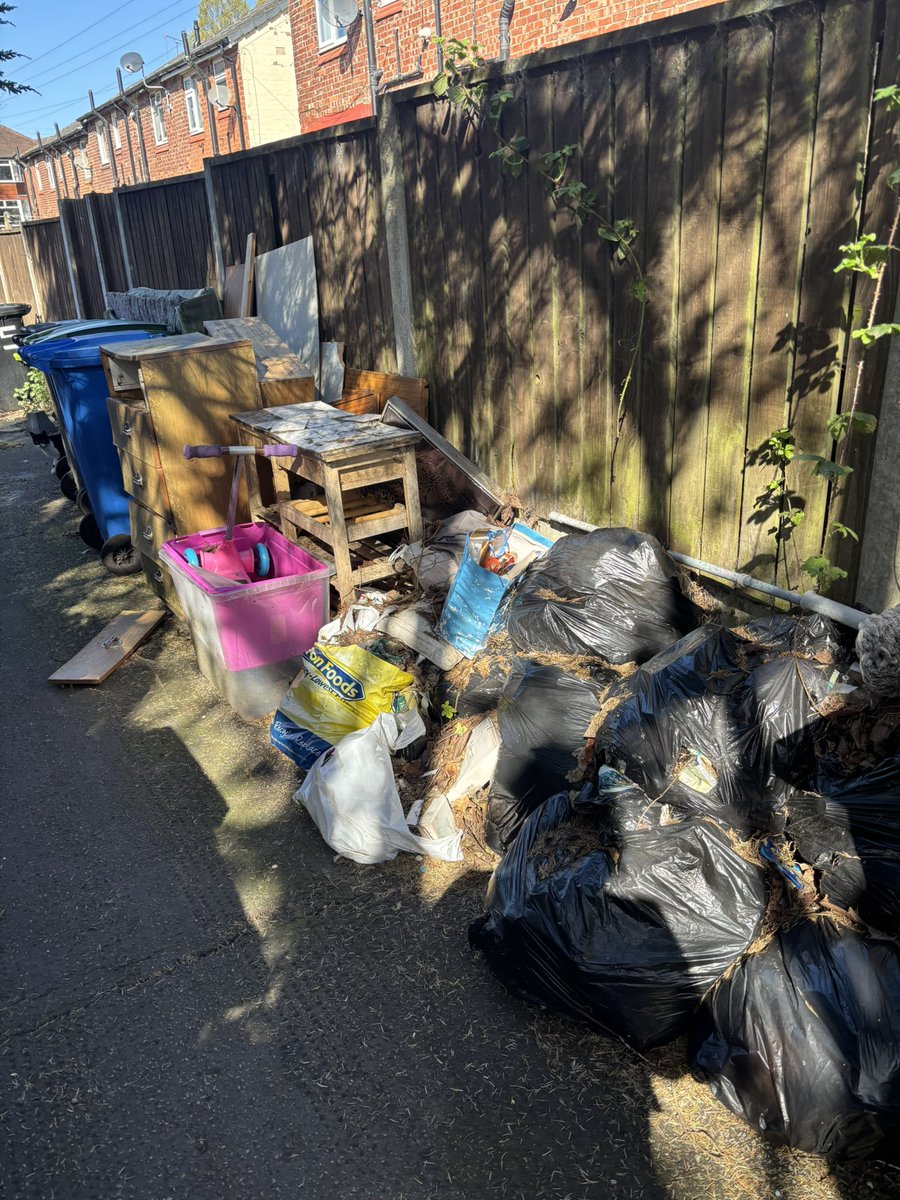 LongfordSarah (@longfordsarah1) on Twitter photo Thanks to everyone who came to tidy up the Meadows / Lacy St. What a lovely bunch of residents - the skip was filled, the trollies corralled and returned to <a href="/StretfordTown/">Stretford Town Centre</a> - picked up loads of casework too! All in that was a good mornings work 🌹🌹🌹 Thanks to everyone who came to tidy up the Meadows / Lacy St. What a lovely bunch of residents - the skip was filled, the trollies corralled and returned to <a href="/StretfordTown/">Stretford Town Centre</a> - picked up loads of casework too! All in that was a good mornings work 🌹🌹🌹