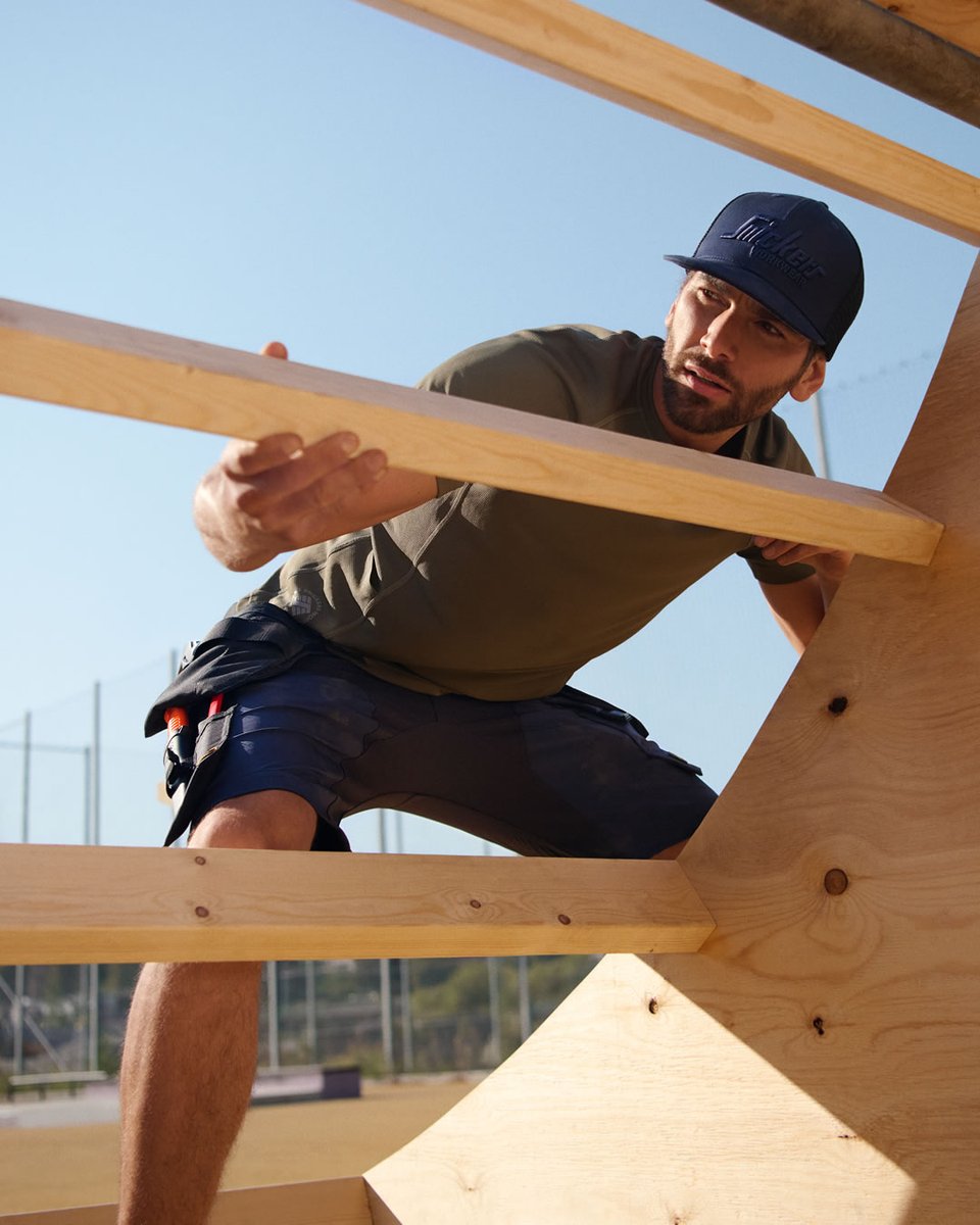 Pair your work shorts with this lightweight Stay Fresh t-shirt — Designed to perform during warm workdays. #snickersworkwear bit.ly/snickers-2556