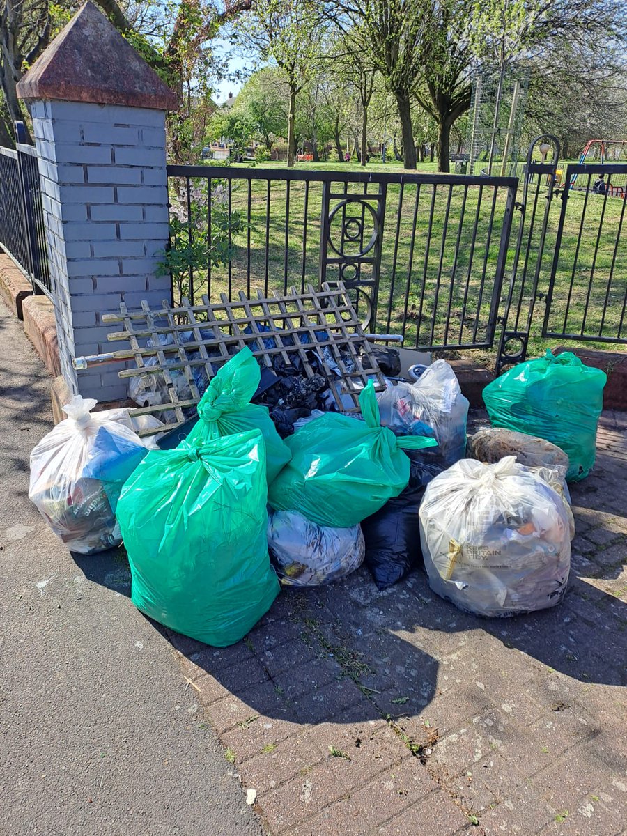 CllrNicholas (@cllrnicholas) on Twitter photo Another great day
#CanningWard #keepbritaintidy with the help of local community champions
<a href="/LitterClear/">Litter Clear-Volunteer</a> <a href="/Richard8266/">Richard Byrne</a>
<a href="/MHowie81/">Mark</a> <a href="/GoodGymLpool/">GoodGym Liverpool ๐๐ผโโ๏ธ๐๐ฝโโ๏ธ๐๐พโโ๏ธ</a> <a href="/BronwenHarding/">Bronwen Harding</a>
A total of 15 bags & other items cleared from the Crown St Park. Working together to #KeepLiverpoolTidy Another great day
#CanningWard #keepbritaintidy with the help of local community champions
<a href="/LitterClear/">Litter Clear-Volunteer</a> <a href="/Richard8266/">Richard Byrne</a>
<a href="/MHowie81/">Mark</a> <a href="/GoodGymLpool/">GoodGym Liverpool ๐๐ผโโ๏ธ๐๐ฝโโ๏ธ๐๐พโโ๏ธ</a> <a href="/BronwenHarding/">Bronwen Harding</a>
A total of 15 bags & other items cleared from the Crown St Park. Working together to #KeepLiverpoolTidy