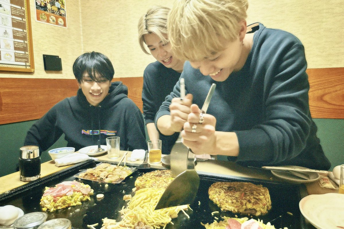 tjbb_'s tweet photo. ＼#JETLOG 🎬🎞️／

#TJBBVocal お好み焼きランチ in 大阪🍻

📍 https://t.co/1eoDkXD2Wl
📍 https://t.co/L5cSSekjGF

#TJBB #JETLOG #THEJETBOYBANGERZ
#YUHI #AERON #KOTA #JETBOYPARTY https://t.co/xKo0Js8KV6