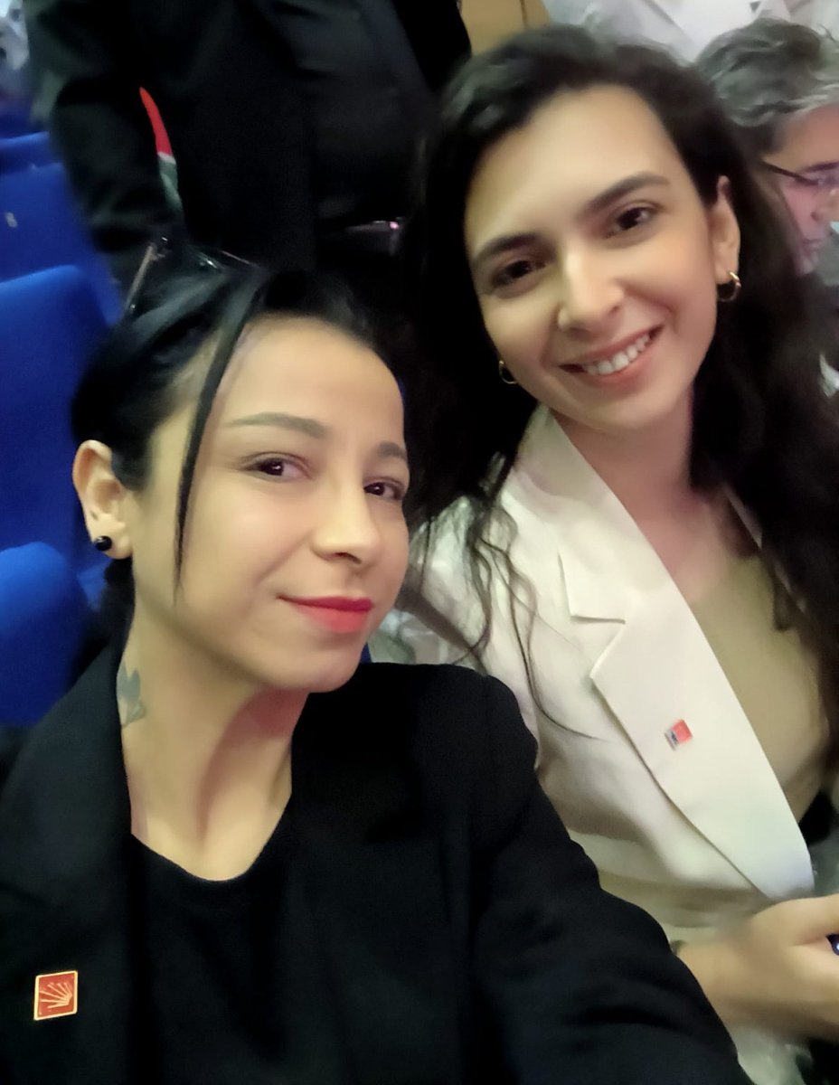 Hak, hukuk ve adaletin peşinden yorulmadan giden, vicdanıyla yol alan canım arkadaşım Avukat İpek Nur AKELÇİ' nin ve tüm hak savunucusu avukatların Avukatlar Günü kutlu olsun. Bu ülkenin size her zaman ihtiyacı var.
#AvukatlarGünü
<a href="/ipekakelci/">İpek Nur Akelçi</a>