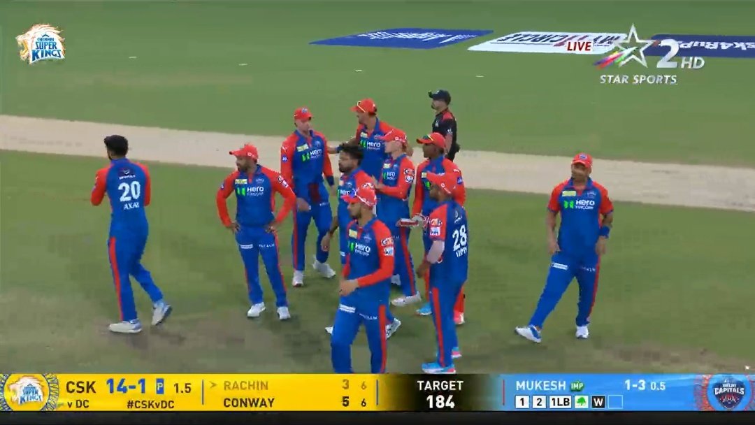 mufaddal_vohra's tweet image. MUKESH KUMAR STRIKES IN HIS FIRST OVER - RACHIN GONE. 🤯