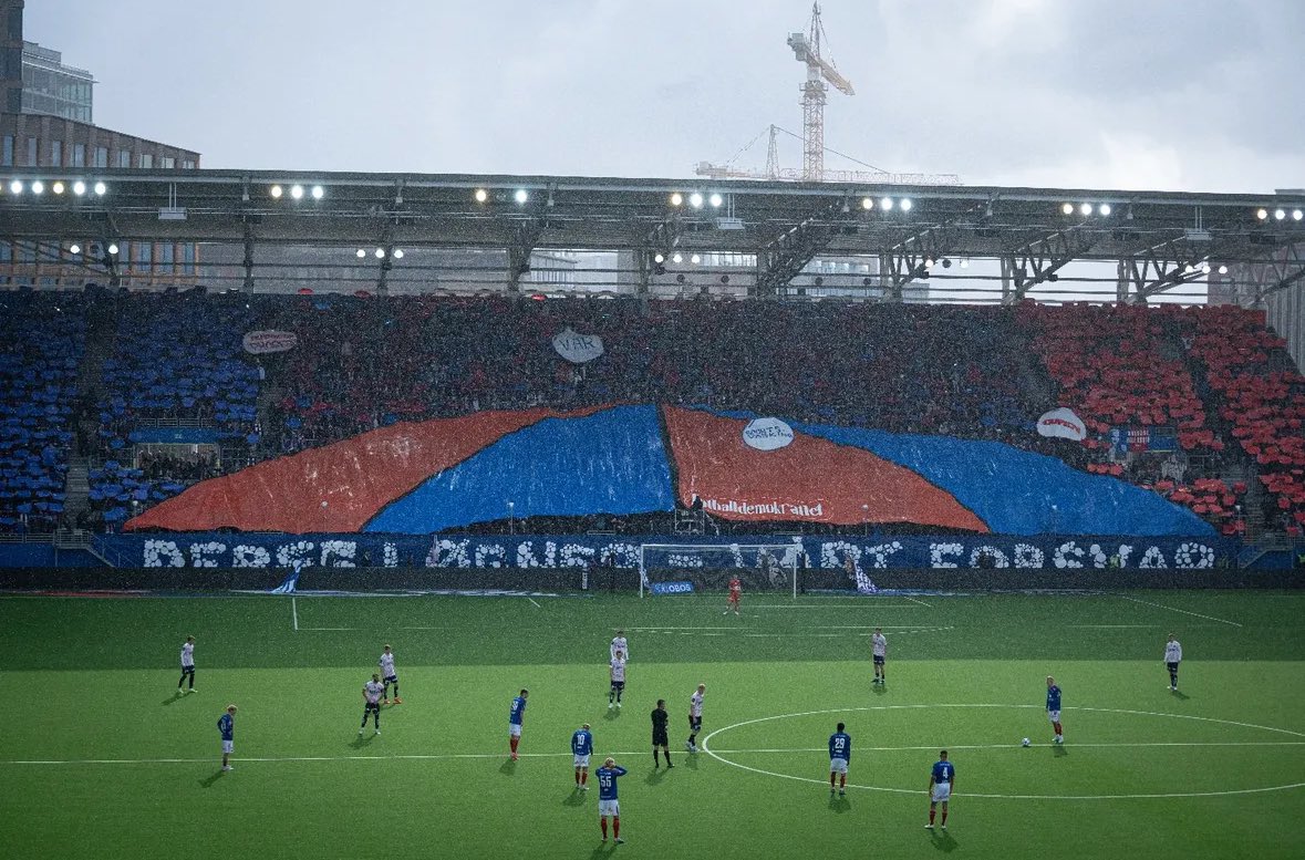 Mot Viking hadde vi tifo i andre omgang. Tifoen bestod av en paraply med påskriften «fotballdemokratiet». Foran var et stort banner med «deres løgner - vårt forsvar». Fra toppen av tribunen falt regndråper med flere budskap: VAR, sportsvasking, cupen og «demokratisk prosess».