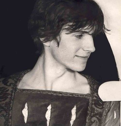 외모 폭격을 멈춰주세요