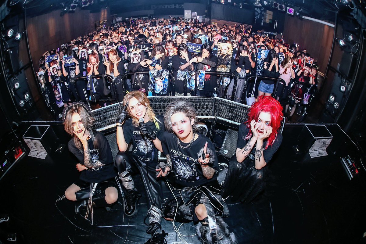 Royz_official tweet picture