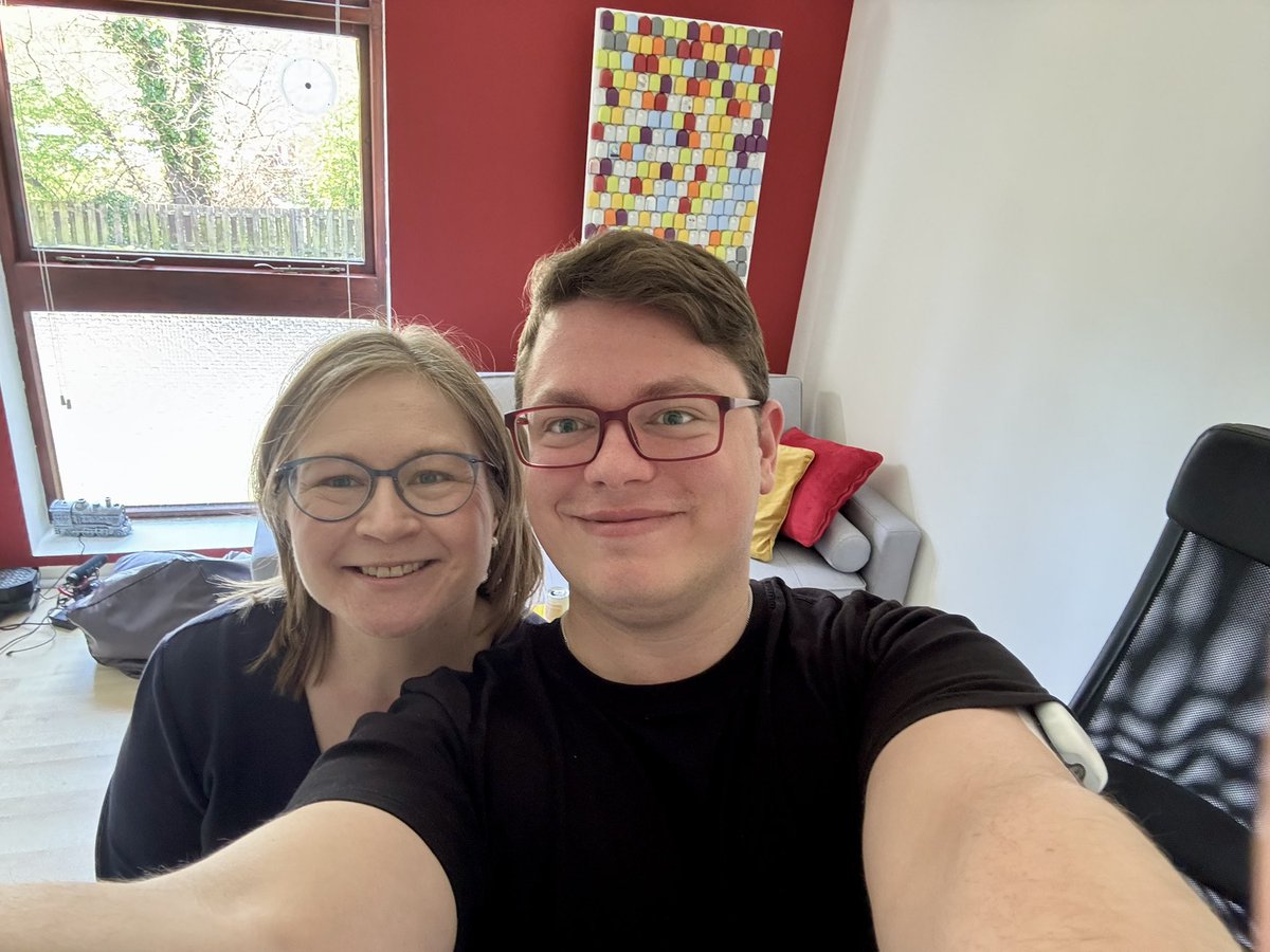 We doing a live stream on YouTube in around 30 min! Come hang out here: youtube.com/watch?v=tW4fNZ…