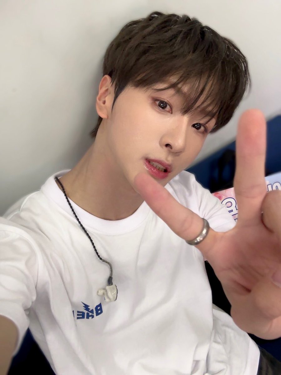 BAE173_member's tweet photo. [#유준]

今日もお疲れ様でした！ ありがとうございます🤍

#BAE173 #비에이이173
#YOOJUN https://t.co/ThgnRWHnff