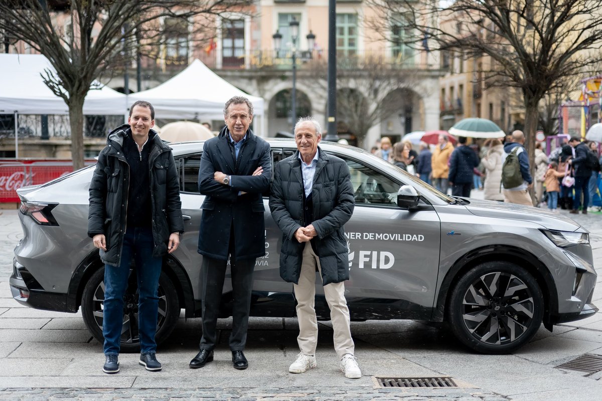 🏛️ Hoy el #FIDSegoviaRecoletasSalud2025 ha llegado al corazón de Segovia: Jorge Valdano y Fermín Cacho han sido recibidos en el Ayuntamiento por el alcalde y autoridades locales.

¡Comienza una jornada inolvidable! ⚽🥇

#Segovia #Valdano #FerminCacho #DeporteQueInspira