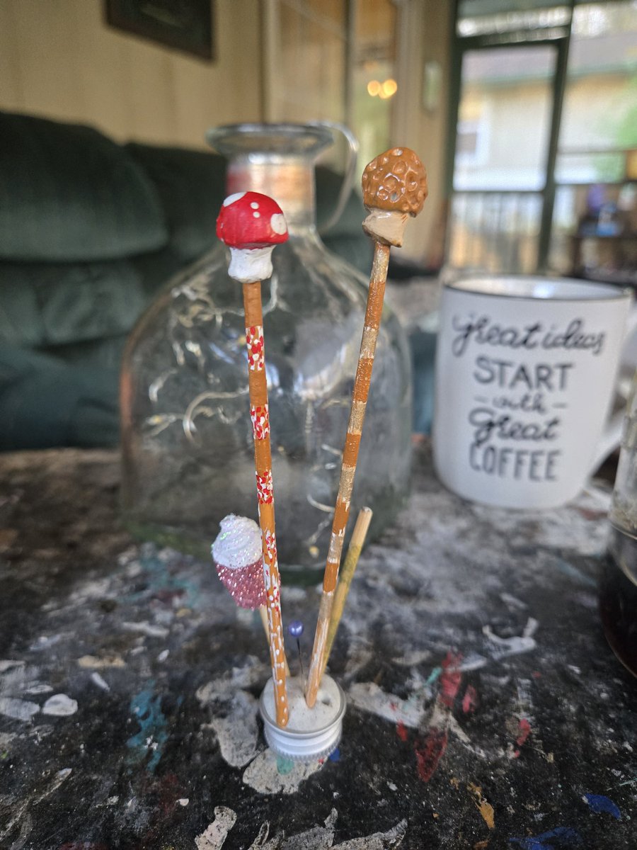 A little hair- stick project I'm noodling around with to give myself a break from the elastic bands.