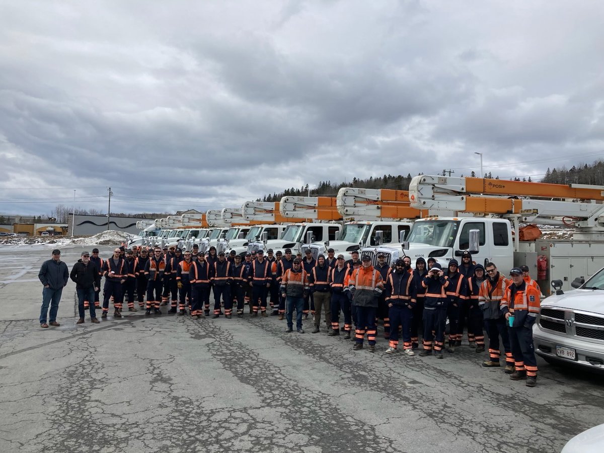susanholt's tweet image. A huge thank you to this great crew from NB headed to Ontario to help restore power after the ice storm. Good neighbours help each other out! 🫶🏻 @fordnation
--
Un immense merci à cette formidable équipe du Nouveau-Brunswick qui est en route vers l’Ontario pour aider à rétablir…