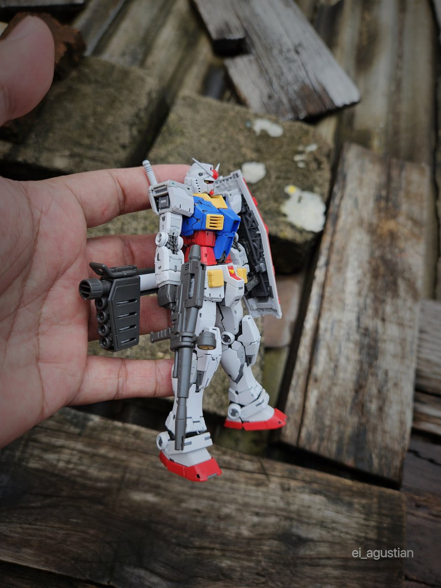 ei_agustian's tweet photo. RX-78-2 GUNDAM ver 2.0

#gundam
#bandai
#realgrade
#rx78
#rx78_2 
#corefighter
#amuroray
#efsf
#whitebase
#plamo
#gunpla 
#dspiae
#gunprimer 
#ngabuburit https://t.co/kM91sPV24P