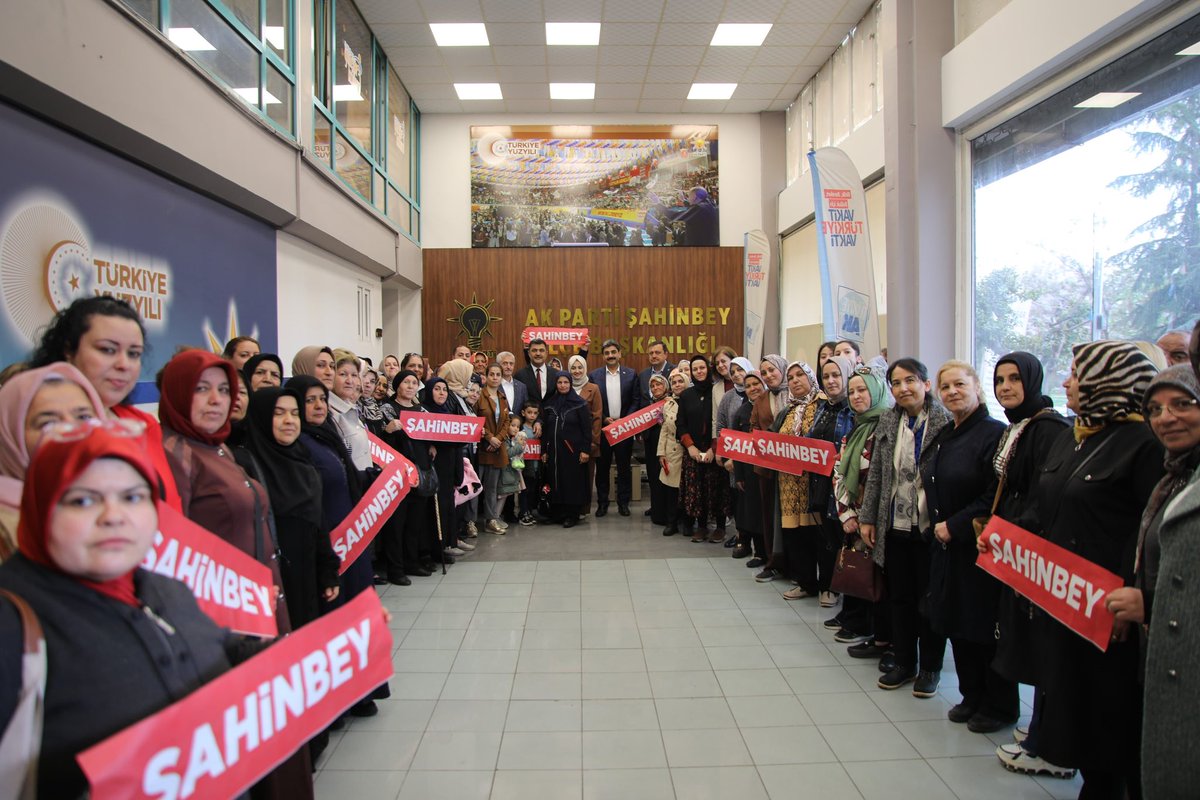 Teşkilat Başkan Yardımcımız ve Bölge Koordinatörümüz Sayın Hakan Aksu’nun katılımlarıyla; Şahinbey Belediye Başkanımız Sayın Mehmet Tahmazoğlu, Şahinbey İlçe Başkanımız Mehmet Tiryaki, İlçe Kadın Kolları Başkanımız Fatmagül Aslandağ ve İlçe Gençlik Kolları Başkanımız Muhammet