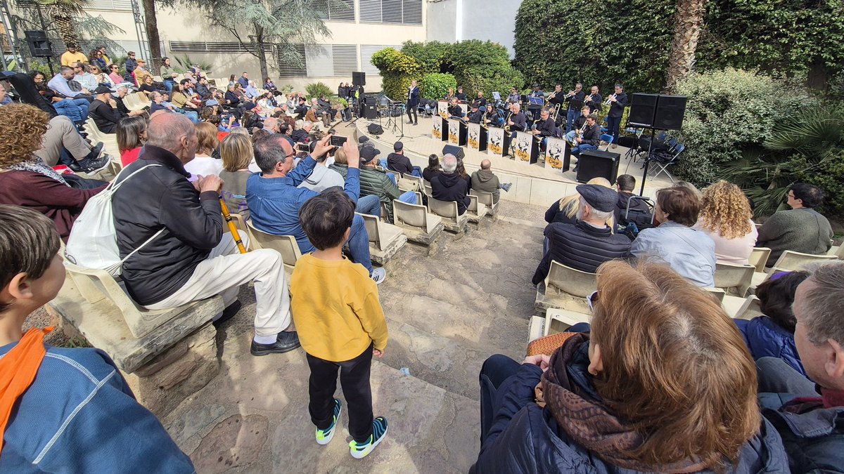 Participem en la Mostra d'entitats de <a href="/PlataformaValua/">PLATAFORMA VÀLUA</a>, per donar visibilitat al #tercersector a #Sabadell.

🙋‍♀️ 25k persones ateses
💼 1.012 professionals 
🤝 940 voluntàris/es
💲 31M pressupost 

Gràcies per acostar-vos a <a href="/EspaiCulturaSbd/">Espai Cultura Fundació 1859</a>. Fem gran el teixit social! ✨