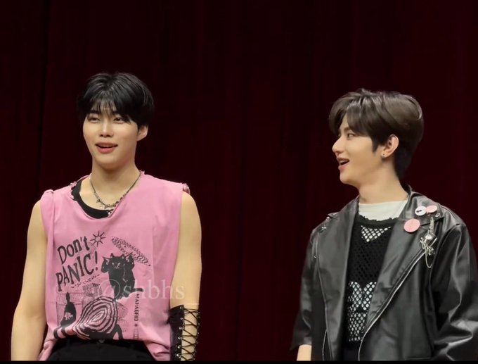 nootwookay's tweet photo. “oh? he’s totally a cute dongsaeng now? he’s very kind and not scary at all” https://t.co/2ghNxv9NjG