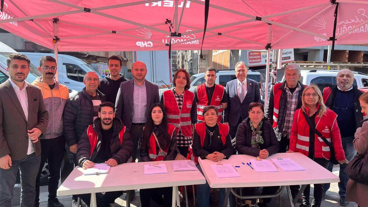 gencayozcn's tweet photo. Bugün @BahcelievlerCHP ilçe Başkanlığı 3 farklı mahallede İBB Başkanımız @ekrem_imamoglu’na özgürlük talep eden komşularımızdan imza toplamak üzere stand açtı. Yoğun ilgi karşılaşıldı. 

30 milyon imza ile Ekrem Başkanı yanımıza, sandığı önümüze getireceğiz. https://t.co/RW3a2z4Zl1