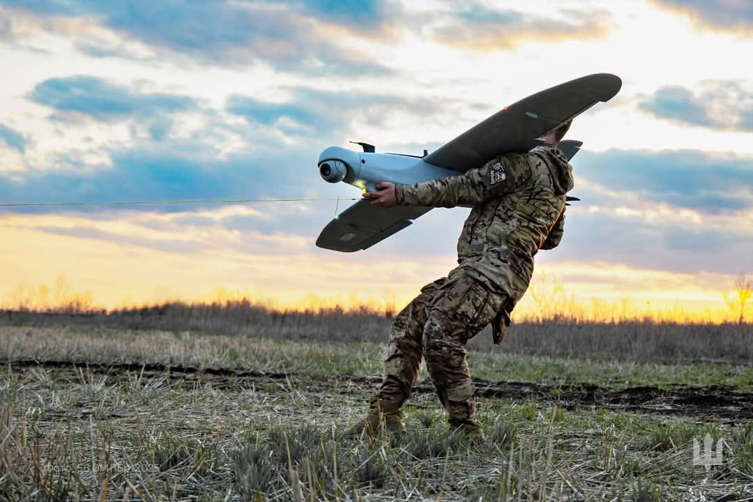 DefenceU's tweet photo. Eyes in the sky, advantage on the ground.

📷: 56th Motorized Brigade https://t.co/AsvAAhsXsU