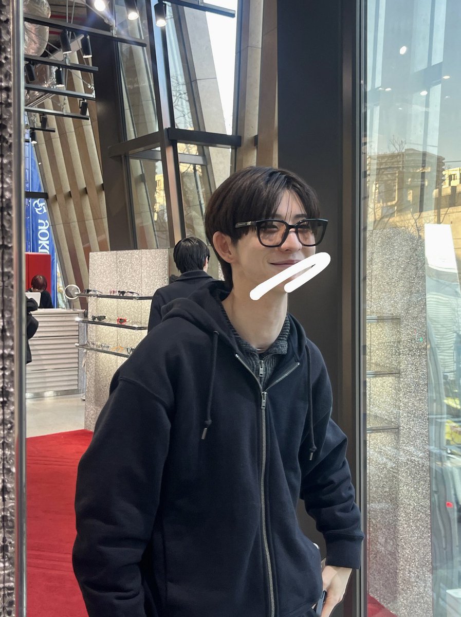 mtdpfw's tweet photo. ぎこちない🕶️ https://t.co/zXar2xPcbO