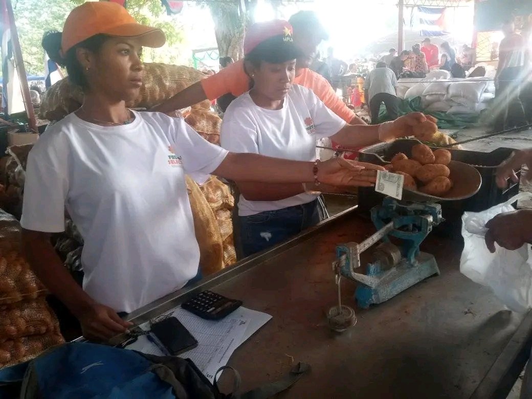 CanoLianet's tweet photo. En desarrollo feria Agro-Comercial en saludo al Aniversario #64OPJM y #63UJC, con la presencia de las máximas autoridades políticas y gubernamentales de la provincia y el municipio #LasTunas https://t.co/Xv49s88jOu