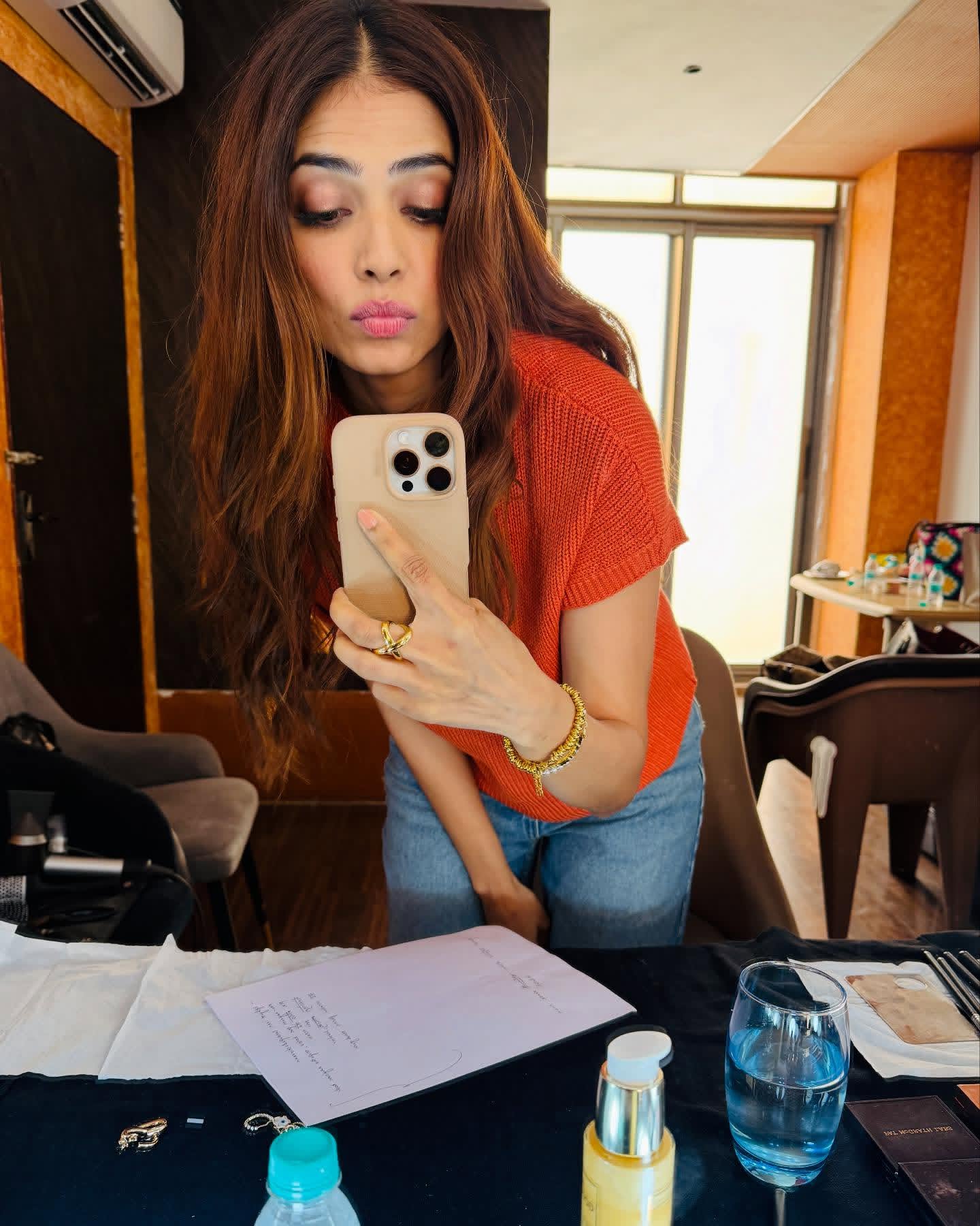 GnxcdKPbYAAmgss?format=jpg&name=large