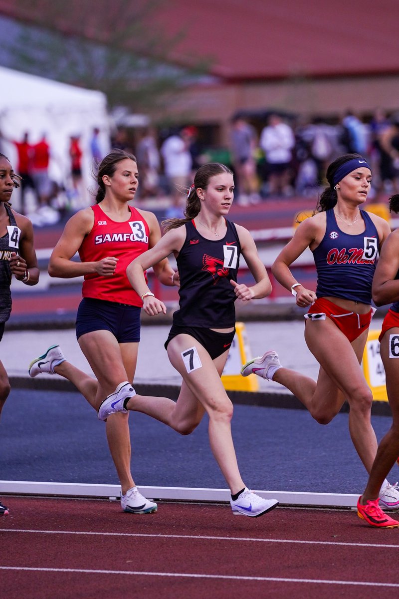 Back-to-back weeks with a new PR‼️✌️

Yesterday, Colleen recorded a new personal best time in the women’s 800m with a mark of 2:09.89!