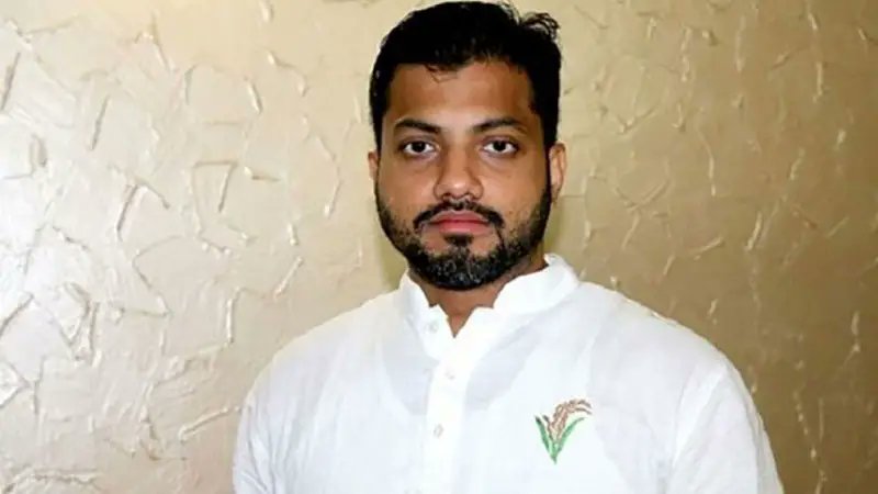 সরকারে থাকা ছাত্র প্রতিনিধিদের অবিলম্বে পদত্যাগ করতে হবে: ইশরাক