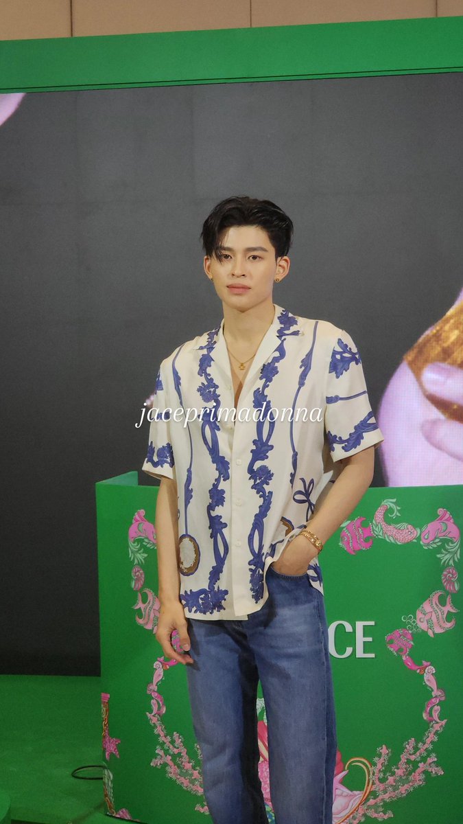 Talk about face card? Here's <a href="/ppnaravit/">ppnaravit</a> for Versace Summer Pop-up event at SM Aura Atrium. 

#VersaceFragrances
#PondxVersaceFragrancesPH
