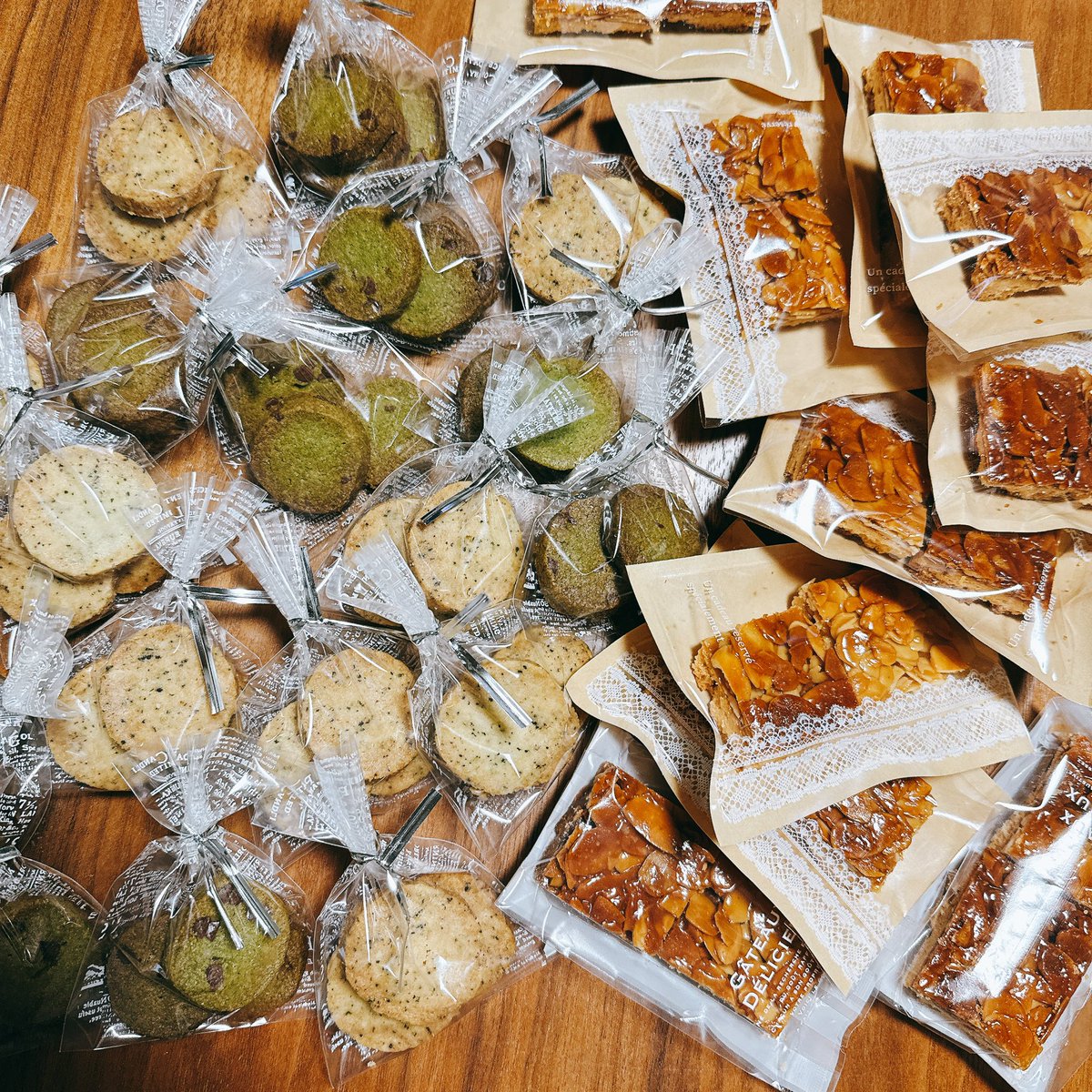 a___n6's tweet photo. 最近作ったお菓子たち🫶🏻
2枚目はバレンタインにばら撒く用に大量生産したやつ！
作るの楽しいし趣味の1つやけど、食べてくれる人居ないと作っても余るの困るよね〜 https://t.co/ESlW4NsuxK