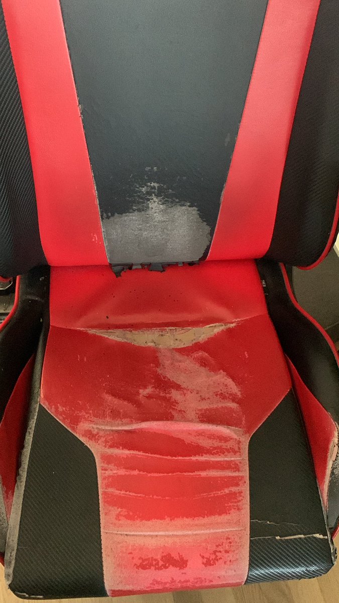 Any good recommendations for a new chair, or if someone knows someone, send them this pathetic cry for help🫣😅 

#inneedofanedchair
