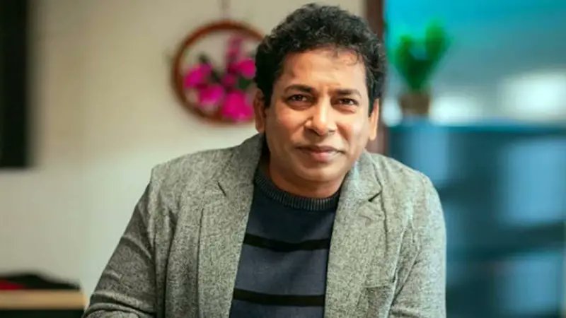 মানুষ দেশকে ভালবাসে বলেই আমরা কাজ করতে পারি: মোশাররফ করিম