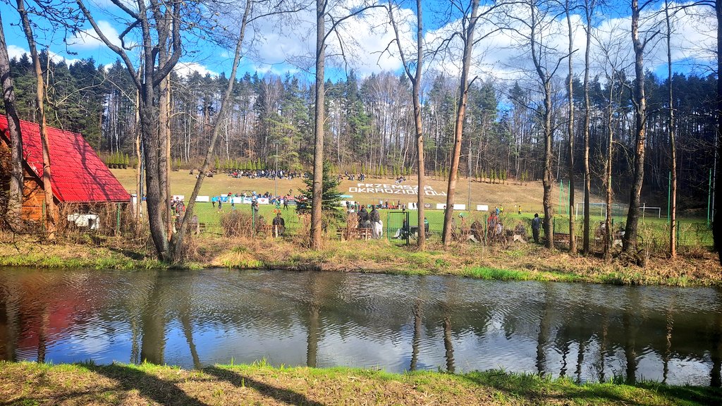 Futbolowamama's tweet photo. Nie za górami, nie za lasami, ale nad Białą Przemszą ⚽️.
⛳️ Klasa A 2024/2025, Sosnowiec
📅 5.04.2025
⏰️13:00
🥅 Przemsza Okradzionów (Dąbrowa Górnicza) 🆚️ Górnik Sosnowiec
⚽️ 2️⃣↔️3️⃣
#groundhopping #nizszeligi #meczyk #Aklasa #football 
#footballculture #slaskie https://t.co/BmcLBvaHo6