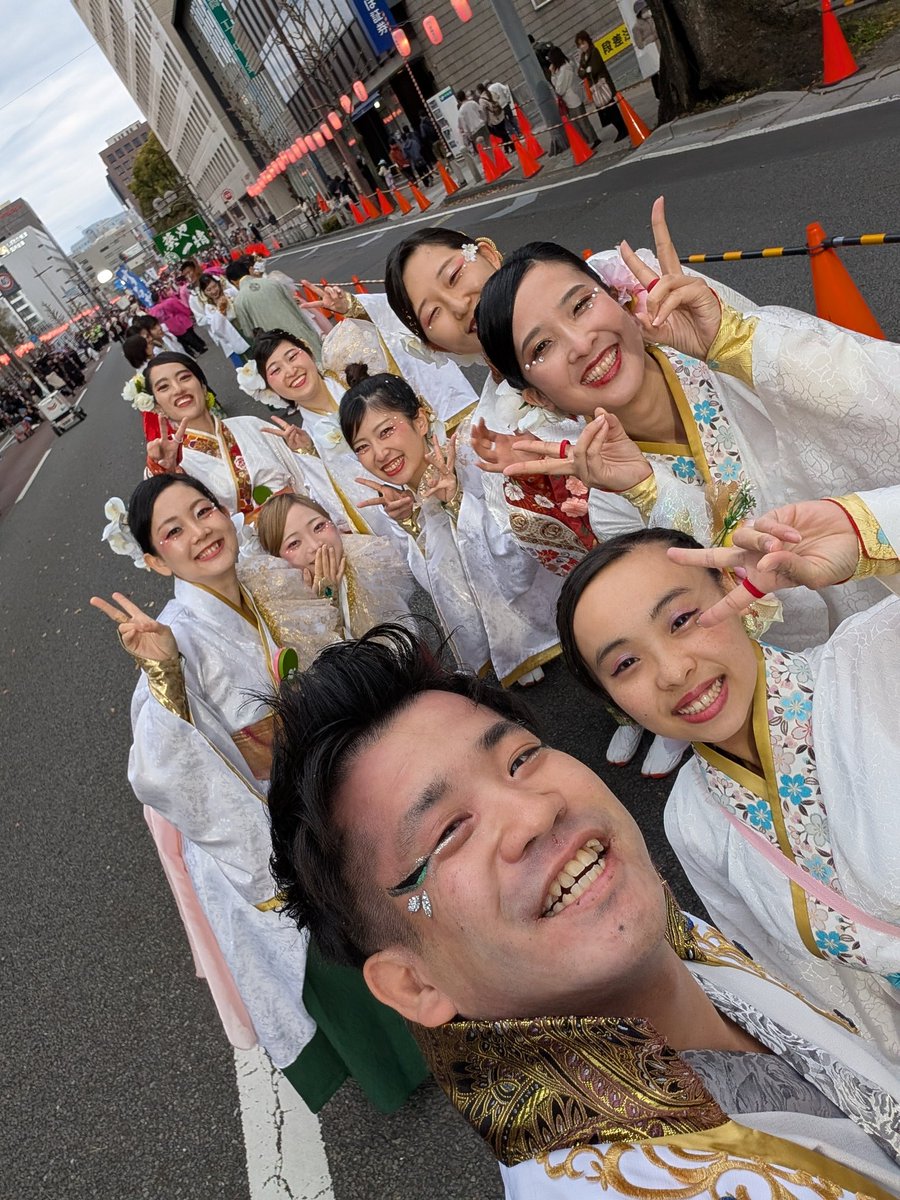 静岡まつり夜桜乱舞
終了しました！！

途中雨で中止になったけど、踊れただけでも嬉しっ🫡

大御所花見行列のつるの剛士さん観れた！ウルトラマンダイナやってくれたの最高だし！
ダイナかっこいいって言ったら、こっち指してくれてかっこいいって言ってくれたの奇跡！笑
#つるの剛士
#葵や一晴