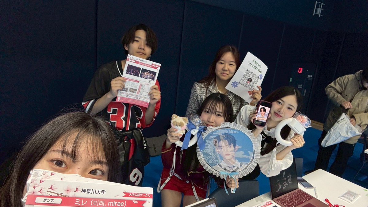 jindai_mirae's tweet image. 4/2と4/4にサークル勧誘をしました！🤍✨チラシを受け取ってくださった方々、Instagramを見てくださった方本当にありがとうございます🙇🏻‍♀️ミレではまだまだ入会者を募集中です👍🏻新歓につきましては、Instagramのハイライトを閲覧ください🙇🏻‍♀️
#春から神奈川大学 #Kpopダンス #神奈川大学 #ミレ