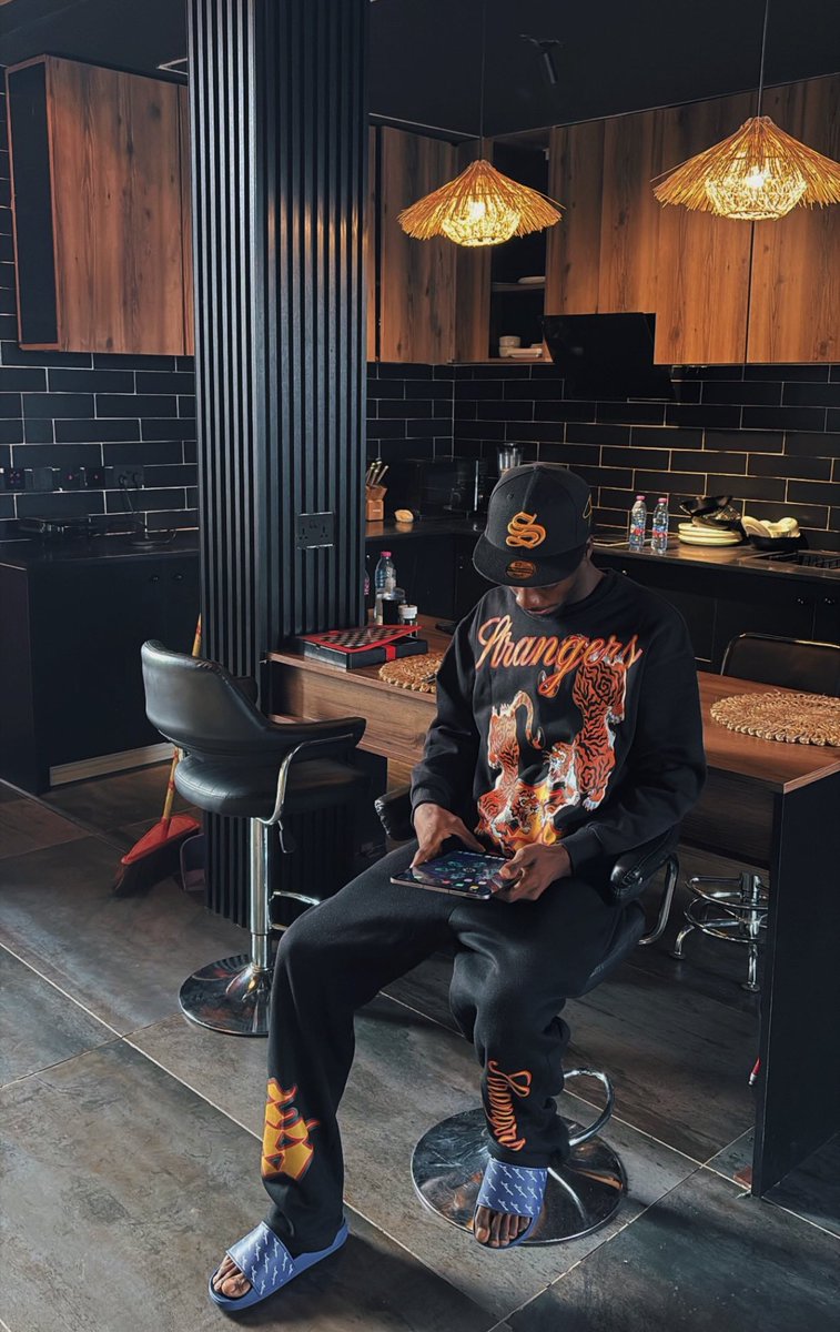 strangerstdku's tweet image. STRANGERS UNTAMED SWEAT SET 🐅