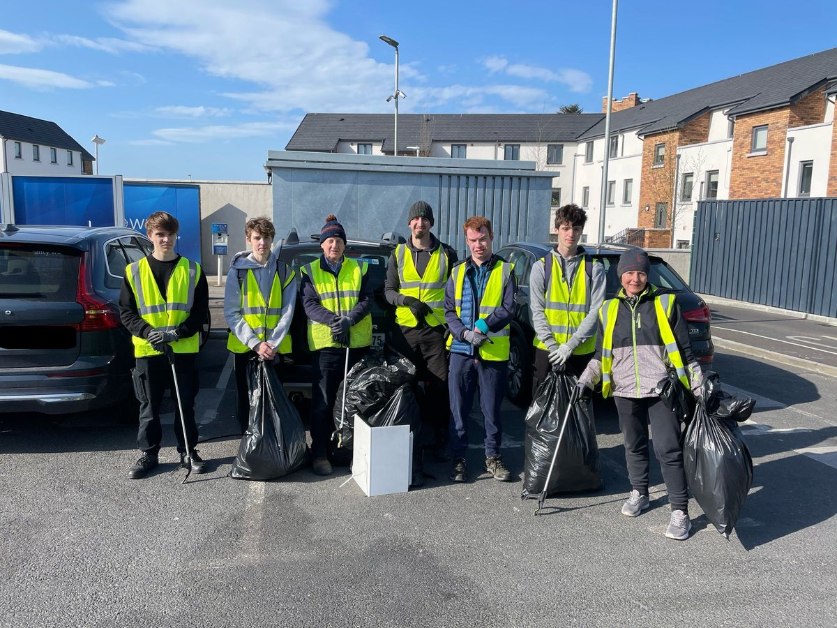 TTNewbridge's tweet photo. Saturday morning a number of #volunteers were on #Litterpicks

Our 1st @NationalSpringC event picked Ballymany Rd. from the Keadeen to the Curragh Roundabout &amp; beyond!

Not all #volunteers in photos this week

#PickAPatch &amp; #ResidentsAssociations were also picking their areas! https://t.co/O4kJhII0YT