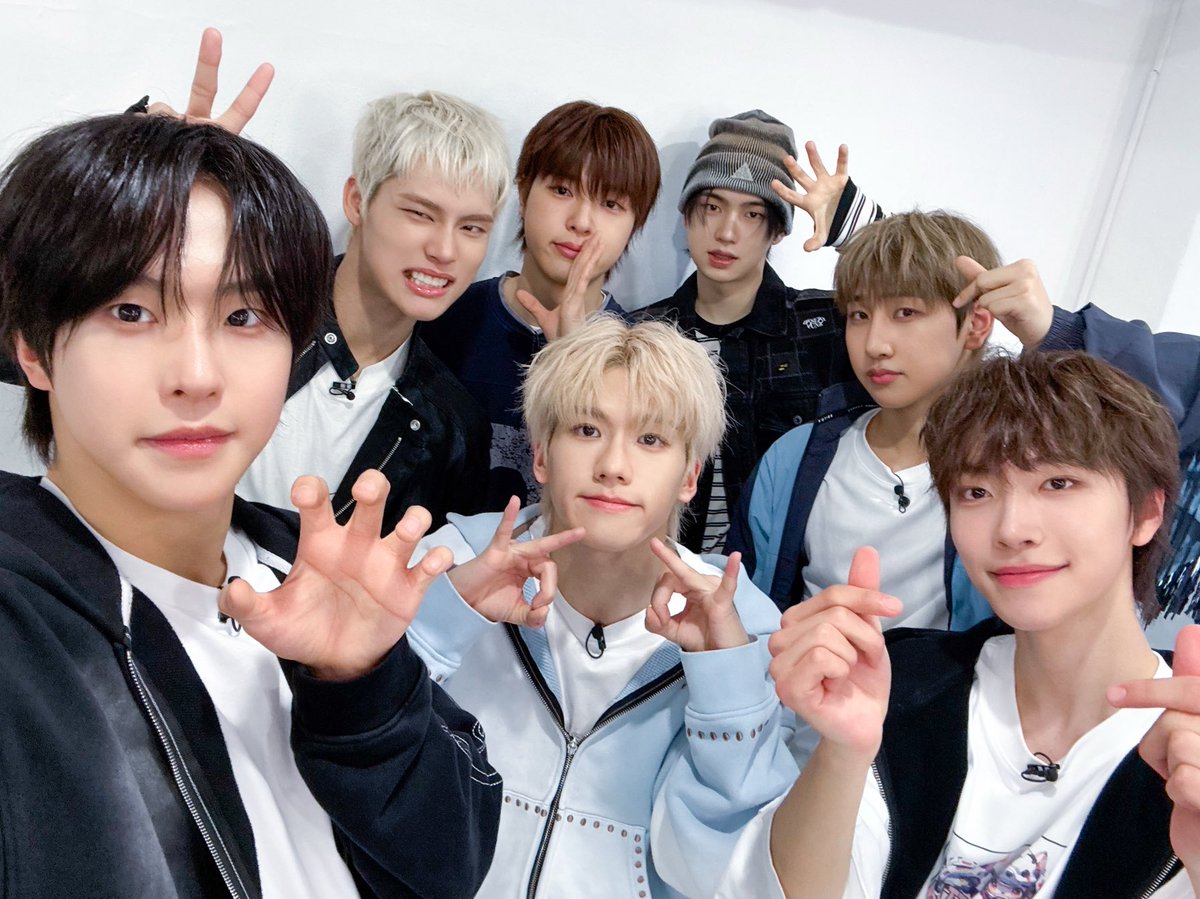 📸] 250405 아이돌 인간극장 뉴비트르르르륵 🚪🫳 📺 https://t.co/vG74G3oxpC #NEWBEAT #NBT #뉴 비트 #RAWANDRAD #러앤래드 #FliptheCoin #플립더코인 #DEBUT