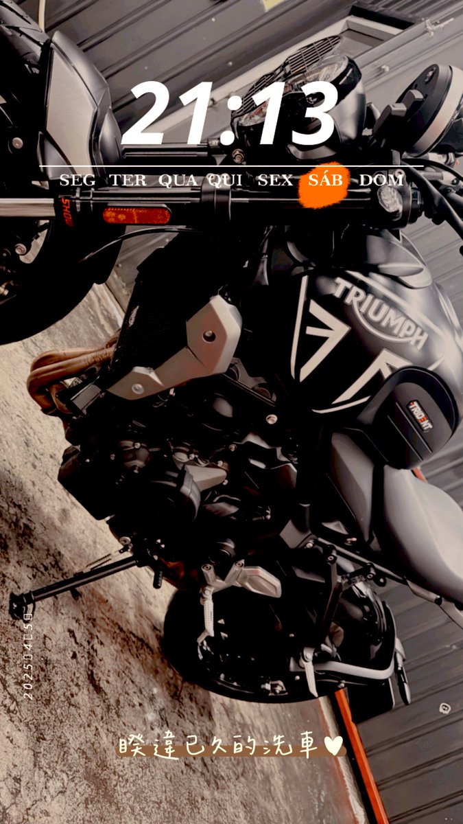 不是在家裡；就是在洗車場裡。