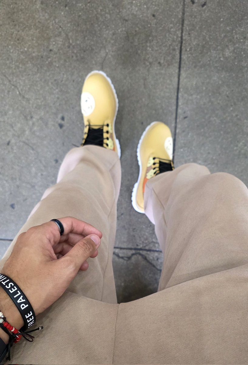 What a difference a week makes...
I miss having my feet in the sand 😢