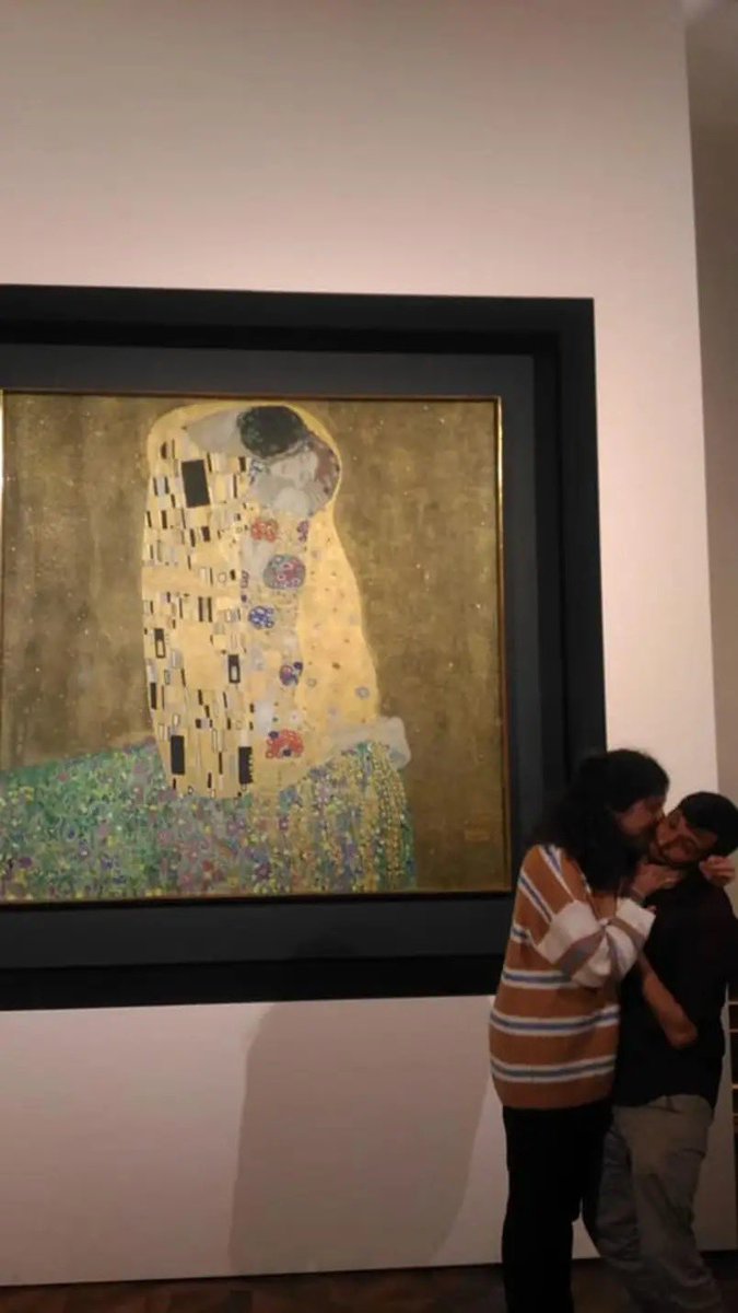 SimaDubnova's tweet image. #ADPD2025 #photocontest
It is my first ADPD conference, but not my first time in #Vienna!
2020: Me in #belvedere, paying for the trip by myself, and kissing an older guy (my husband)
2025: Me in #belvedere, supported by a travel grant, kissing a much younger guy (my son)