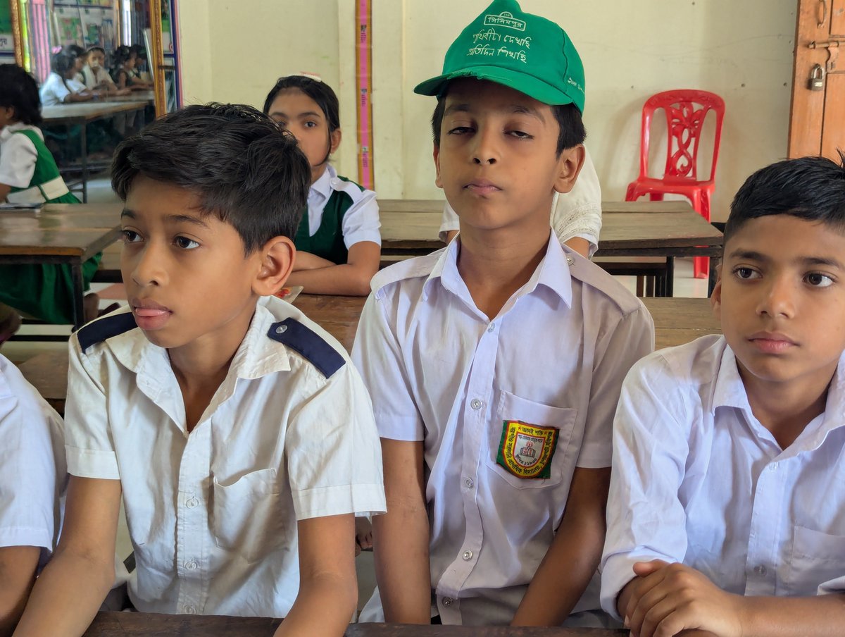 জলবায়ু পরিবর্তন মোকাবিলায় আমাদের সবাইকে সচেতন হতে হবে, আর এই সচেতনতা ছোটবেলা থেকেই গড়ে তুলতে হবে, যাতে ভবিষ্যতে পরিবেশবান্ধব জীবনযাপনে অভ্যস্ত হওয়া যায়। এ লক্ষ্যেই ঘরগাঁও সরকারি প্রাথমিক বিদ্যালয়ের শিক্ষার্থীদের নিয়ে একটি সচেতনতা মূলক ক্যাম্পেইন আয়োজন করা হয়।