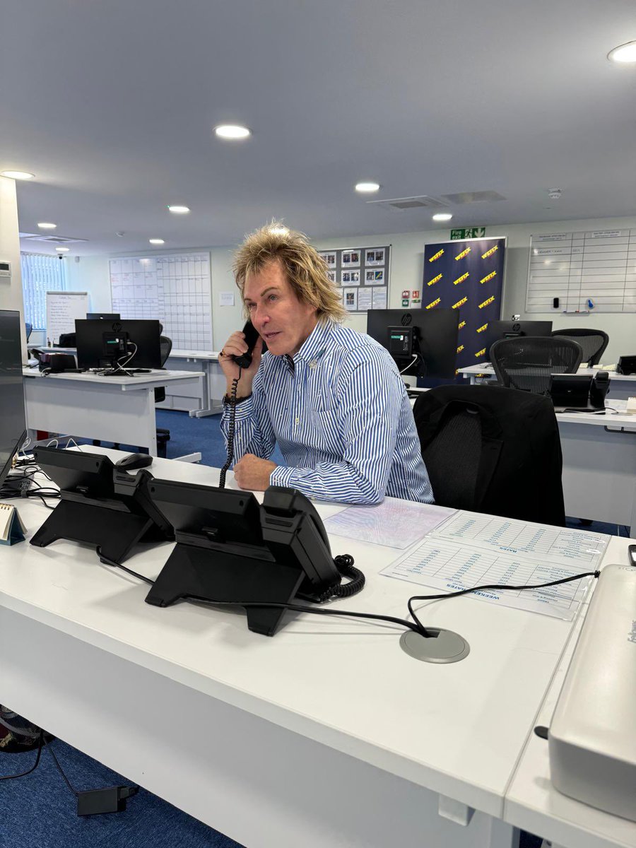 CharlieM_OBE's tweet image. I know we always wear our uniforms @WeFix_London , but I only popped in to collect a crucial parcel… and now I’m answering the phones! That’s how we do things at WeFix – 24/7, top-quality service, no matter what!

#WeFixWeCare #TopQualityService #TeamWork #AlwaysHereForYou
