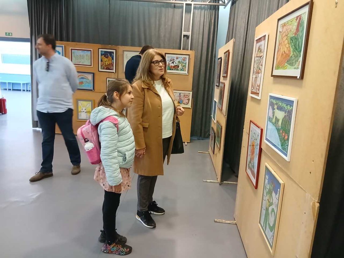 Снежана Тркуља, в.д. помоћнице министра, посетила је данас продајну изложбу ликовних радова деце са аутизмом под називом „Свако дете је уметник“, организовану у оквиру „Недеље аутизма 2025“ чији је покровитељ Министарство <a href="/ljmpdd/">Ministarstvo_LJMPDD 🇷🇸</a> .
⬇️
minljmpdd.gov.rs/zavrsena-nedel…