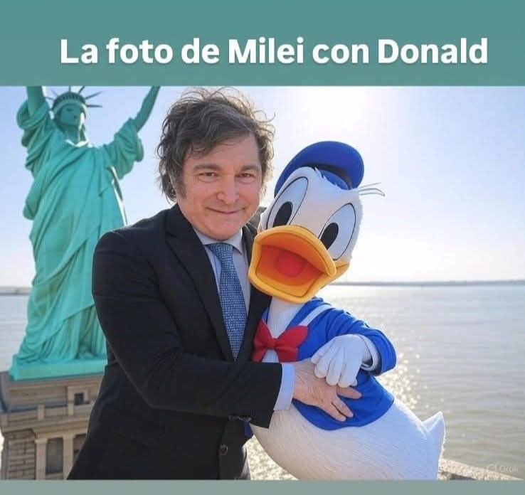 Y bue...... Un Donald es un Donald..... La próxima es con Mickey esperemos que lo reciba, entre Ratones no se van a robar el queso.😬😬