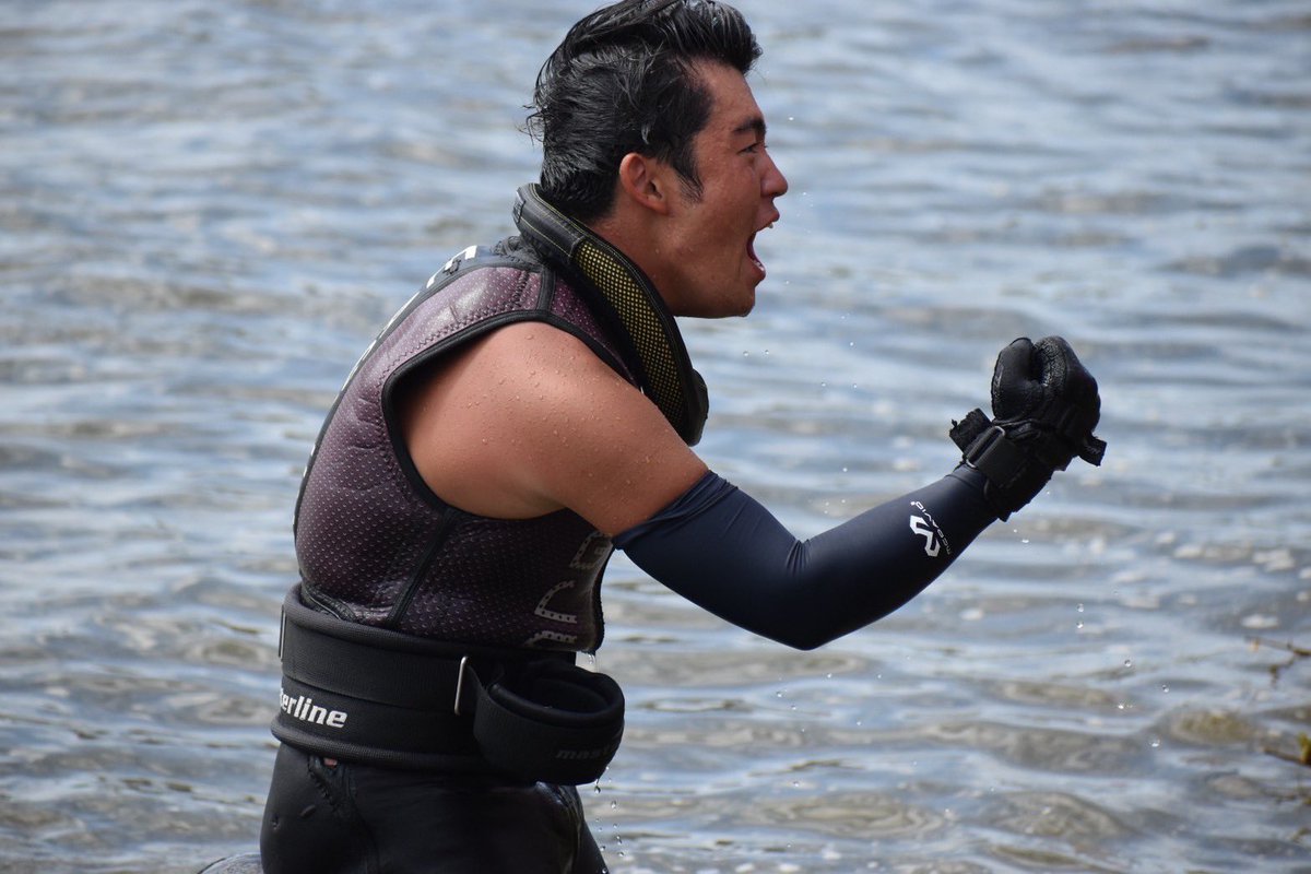 水上スキー難しそう、、、

水上スキーなんてやった事ないからなぁ、

なんて考えてるそこのあなた🫵🫵‼️

水上スキー部はなんとなんと

部員の全員が大学入学してから始めた人なんです‼️

全員がスタートが同じだからこそ、誰もが主役になれる‼️そんな部活です🥳