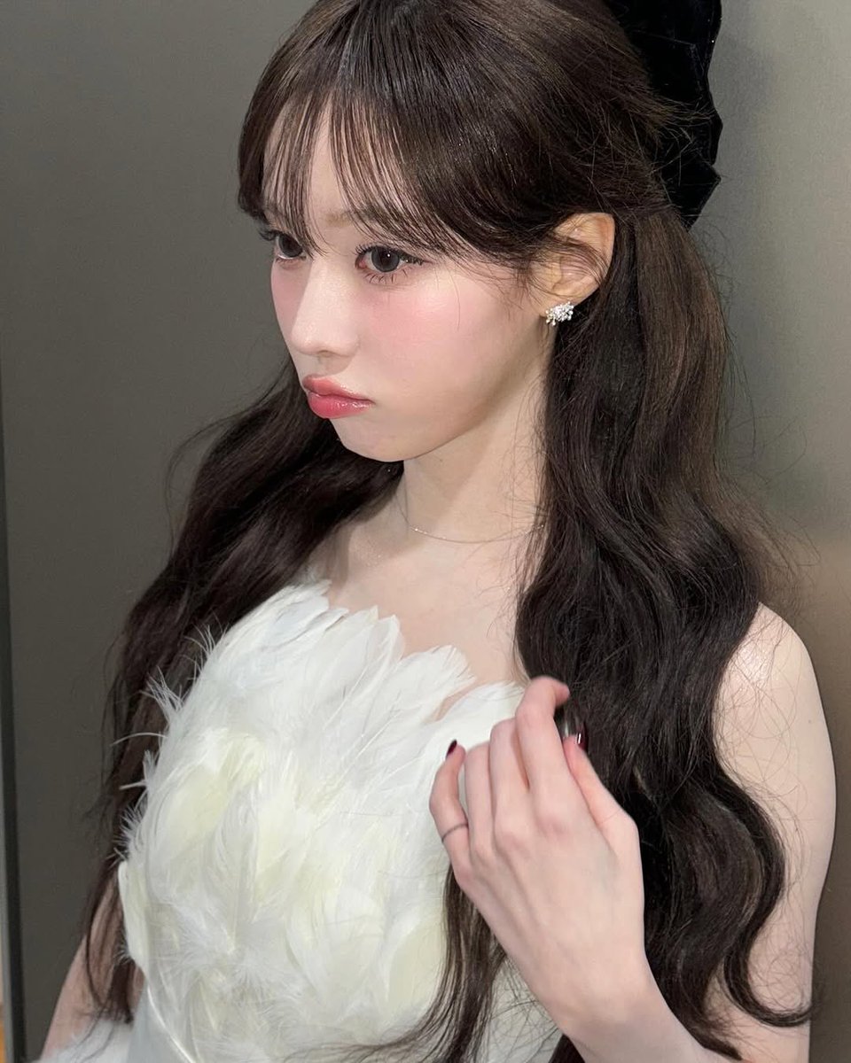 𝒯hey say beauty is fleeting, but the glow of confidence lasts forever. So tonight, 𝑖 𝑠𝘩𝑖𝑛𝑒—not because i need to be seen, but because light was always meant to be free. ✮