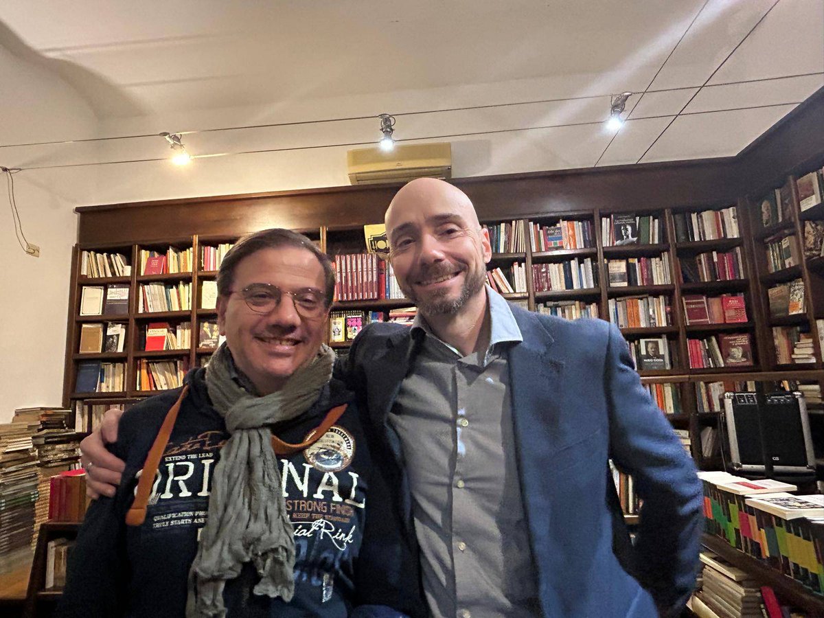 Giusto qualche momento del bel pomeriggio di ieri  al <a href="/HorafelixAps/">Caffè Letterario Horafelix</a> , dove insieme a Gianfranco de Turris ho presentato il volume su #SolomonKane realizzato per @ilPalindrom  assieme a <a href="/GiuseppeAguanno/">Giuseppe</a> 
 
#RobertHoward #libri #books #leggere #fantasy