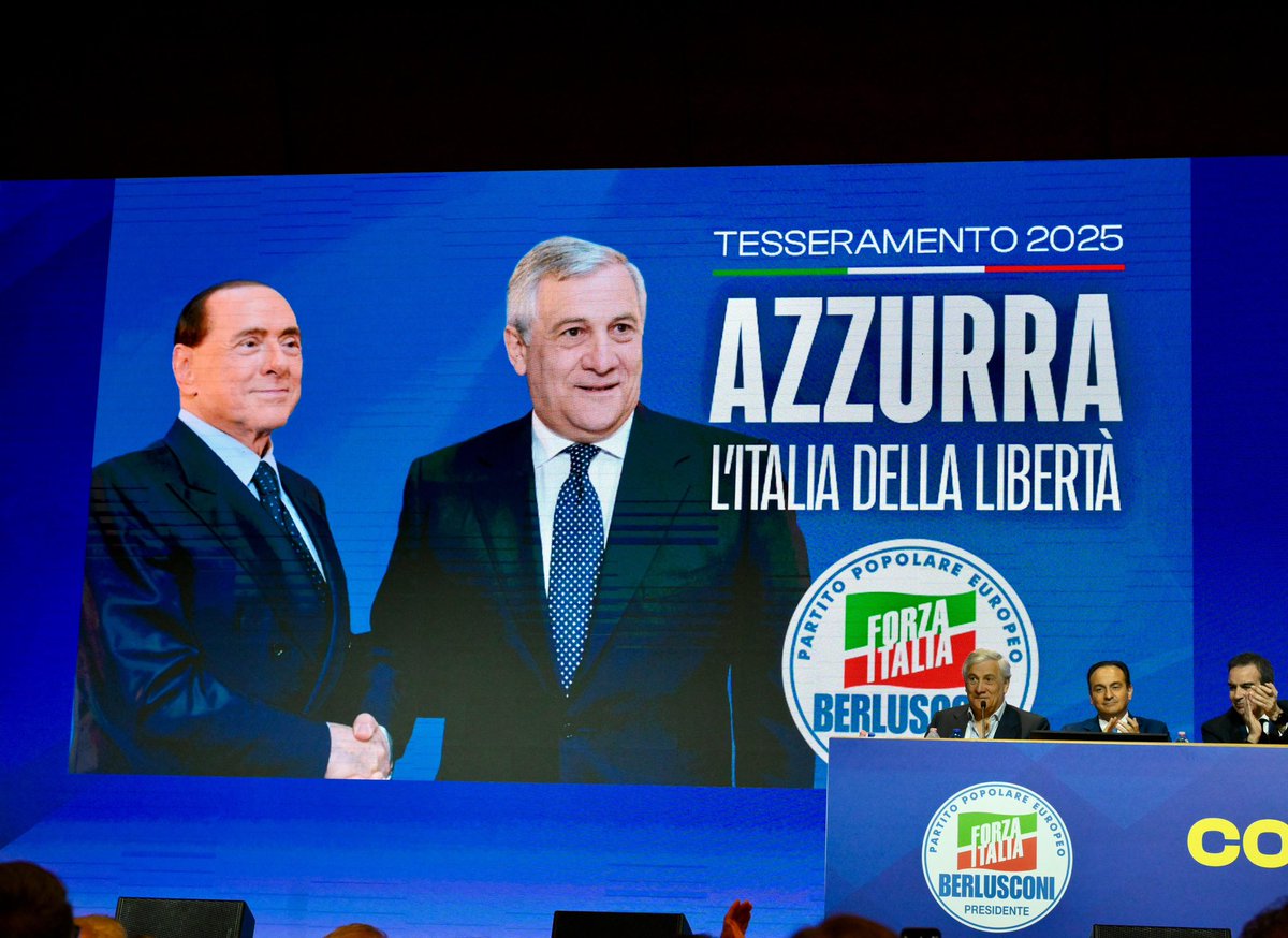 Antonio_Tajani's tweet photo. Una marea azzurra, quella di una Forza Popolare Europea, quella di Forza Italia! Grazie Manfred per la tua amicizia! https://t.co/vJr4n1Epl7