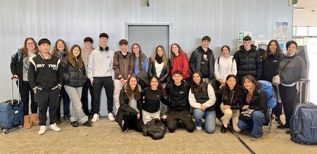 Our students mobilities to Hungary and Portugal. Let's take off!!
¡Disfrutad de esta oportunidad! Bidai on ona izan! #ErasmusPlus
<a href="/HerranmusPlus/">IES LOS HERRAN - ERASMUS +</a> <a href="/Erasmus_Project/">Erasmus+ Projects</a>  <a href="/sepiegob/">SEPIE</a> <a href="/MacHerran/">MacHerran</a> <a href="/EUErasmusPlus/">Erasmus+</a> <a href="/bn_europa/">BN Europa</a>
