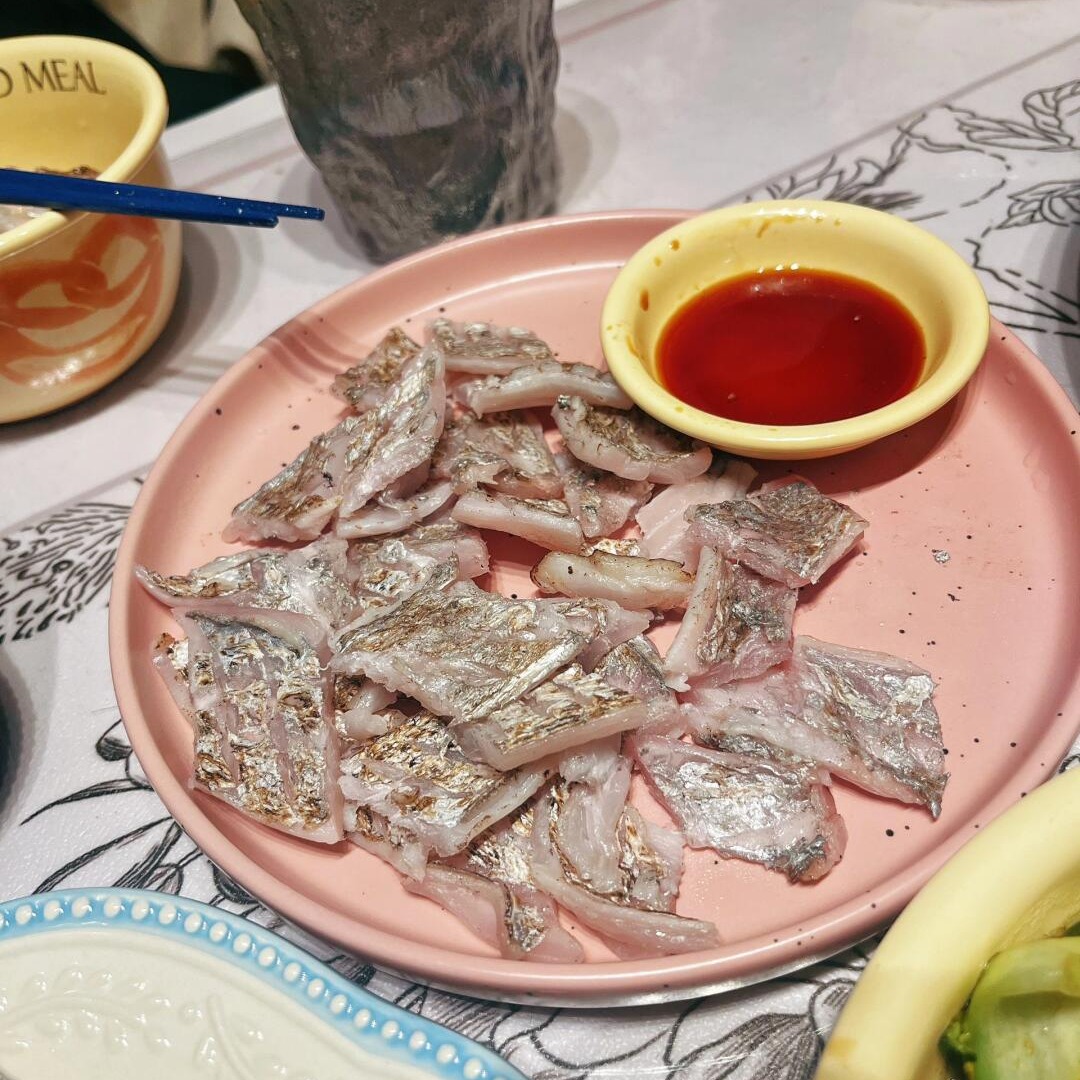 sinagpogi08's tweet photo. 美味しい魚料理を満喫🐟✨
左はお刺身、右は焼き魚🍴
お腹も心も大満足💕
新鮮な海の幸に感謝🙏🌊

#海の幸 #魚料理 #グルメ #美食 #ごはん記録 # #おうちごはん #焼き魚 #刺身 #美味しい #食べ物 #幸せごはん https://t.co/8FtlLhenG0