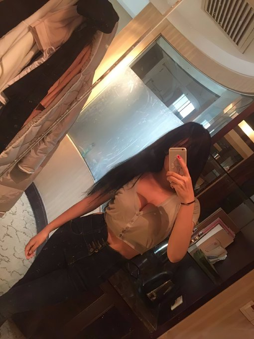 我的足粉呢？？你们怎么不活跃

对着镜子很适合做…姿势我都想好了